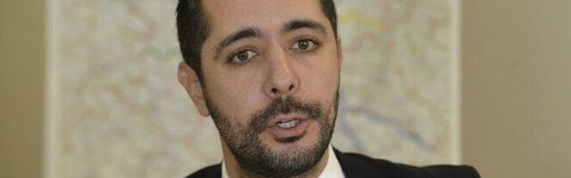 Momirović: NAJVAŽNIJE JE DA VUČIĆ OSTANE NA ČELU SNS, TO GARANTUJE STABILNU POLITIKU, NASTAVAK INVESTICIJA I DALJI RAST PLATA I PENZIJA!