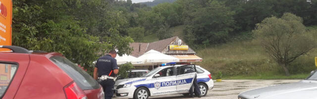 Saobraćajna nesreća prema Zlatiboru - auto sleteo s puta
