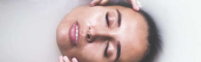 Da li biste isprobali majčino mleko na licu?