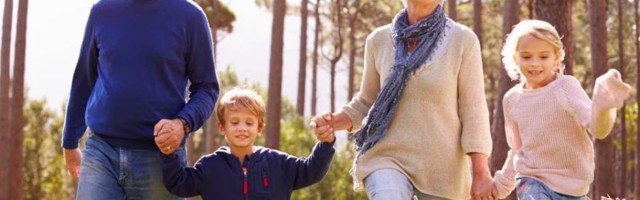 Deca koja odrastaju sa bakom i dekom su srećnija i sigurnija