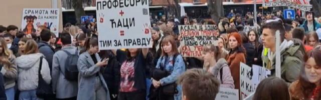Protest đaka i roditelja ispred Devete gimnazije: Podržavamo našu decu