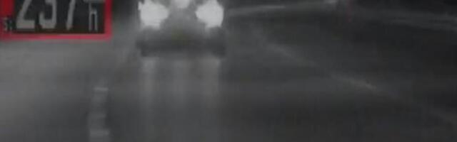 Vozio 238 km/h na putu sa ograničenjem 100 km/h - nije imao saobraćajnu: Kada je policija videla tablice, novi šok!