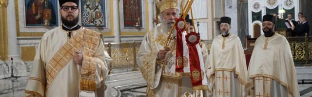 Počela proslava Božića u Srbiji, episkop Aleksej služi liturgiju u Hramu Svetog Save