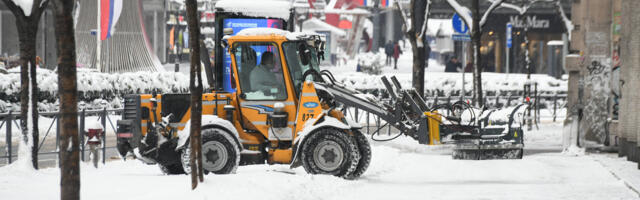 Putevi Srbije upozorili vozače da budu oprezni zbog snega i magle
