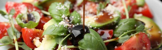 Ovo sirće je više od začina za salatu: Samo 1 kašika uz obrok može stabilizovati nivo šećera do 5 sati