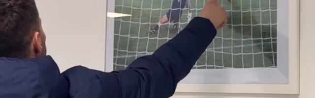 Rastužio Marakanu, ali oduševio Delije: Čuveni Žiru razgledao slike u hodniku, spomenuo Pančeva...