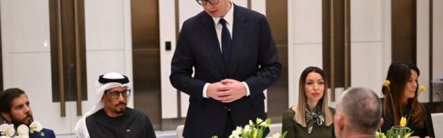 "KAO ŠTO DELIMO HLEB SA NAŠIM PRIJATELJIMA, DELIMO I DOBRA I TEŠKA VREMENA!" Vučić prisustvovao iftar večeri na poziv ambasade UAE!