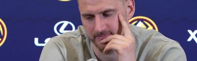 "Plakao sam": Jokić se posle nove predstave za istorijske almanahe prisetio tužnog momenta iz svoje karijere