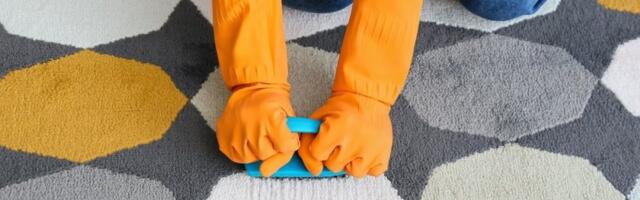 Trik Ruskinja za čist tepih: Jedan začin iz kuhinje vraća mu mekoću i svežinu