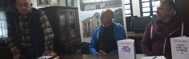 Humorista Nine sa Vlasine predstavio knjigu pitalica