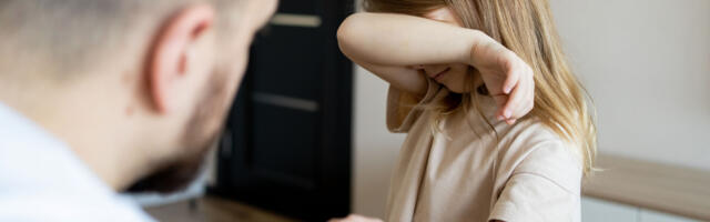 PEDOFIL U ISTRI SNIMAO NAGU DECU Kameru sakrio u hemijsku olovku