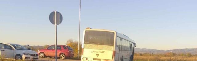 Radnici leskovačkog „Aptiva“ tvrde da se voze u nebezbednim autobusima – uprava ćuti