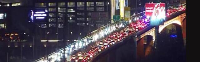 Beograđani krenuli na proslavu Aranđelovdana! Strašne gužve na ulicama, vozila mile, ovde je najkritičnije (FOTO)
