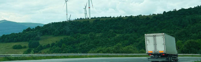 OLUJNI VETAR PREVRNUO KAMPER Ima povređenih