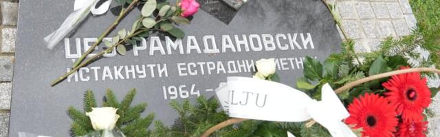 Estrada zakazala: Samo troje kolega se setilo Džeja na godišnjicu smrti