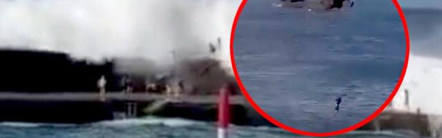 OGROMNI TALAS ODNEO LJUDE U MORE, TROJE SE UDAVILO! Horor snimci iz tropskog raja, ima teško povređenih: U akciju krenuli helikopteri i spasioci (VIDEO)