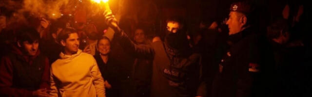 Убеђују јавност да су блокадери из Новог Пазара ширили "искру љубави" а они јуришали на полицију