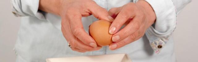 Kako najlakše oljuštiti kuvano jaje? Jedan trik i sastojak mnogo pomažu