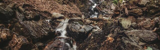 Otkriven pre 28 godina pravi je dragulj Srbije: Ovaj kaskadni vodopad morate da posetite za Prvi maj