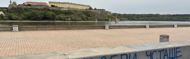 FOTO: Kej žrtava racije ponovo išaran porukama mržnje prema studentima