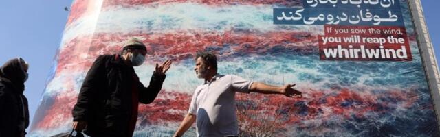 SAD proširile vazdušne udare na Iran, pogođeno je više mostova i srušena kula u ključnoj luci