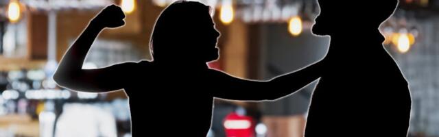 Dva žestoka uboda pravo pored srca: Devojka (29) izbola partnera (56)