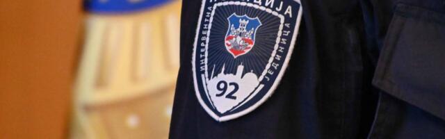 Hapšenje u stanu na Petlovom Brdu, zaplenjen kilogram droge i dva pištolja