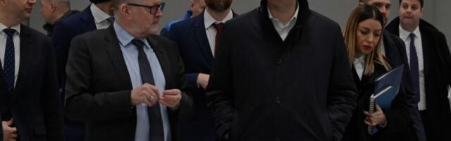 Vučić: Prosečna plata u Nišu 1000 evra do kraja sledeće godine