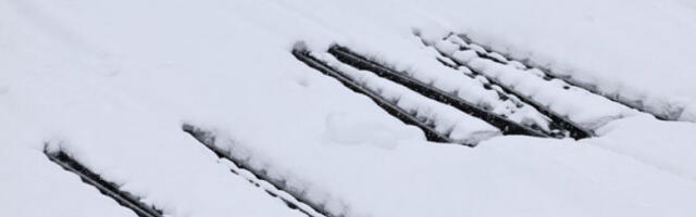 Снежне падавине успориле возове, без застоја на пругама