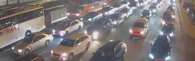 Automobili se ne pomeraju, teretnjaci stoje već četiri sata: Ovo je trenutno stanje na graničnim prelazima