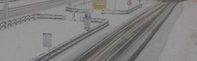 Građanima stiže hitno obaveštenje! Počeo da pada veliki sneg, a kreće i olujni vetar, zabeleo se auto-put