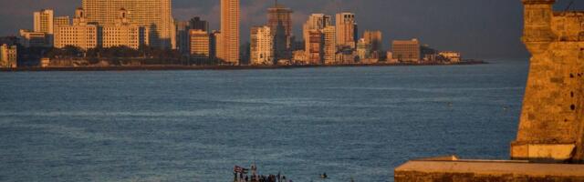 Tramp vojskom preti Kubi, ona nudi odštetu nacionalizovanim američkim firmama