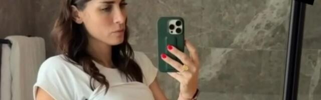 "Nisam trudna..." Manekenka pokazala kako joj telo izgleda nakon hormonalnih terapija: "3. proces vantelesne"