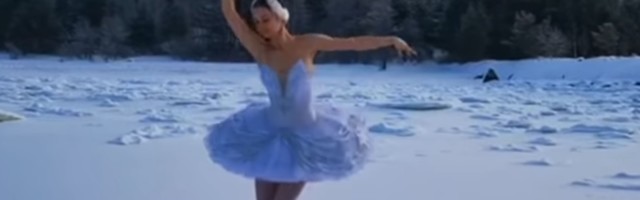 Ruska balerina u znak protesta na -15 stepeni izvela scenu iz „Labudovog jezera“