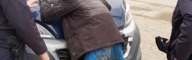 ODVUKAO ŽENU U VOĆNJAK I POKUŠAO DA JE SILUJE! U Prokuplju uhapšen muškarac iz Žitorađe