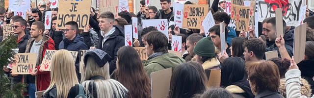 VIDEO: Studenti Tehničkog fakulteta u Zrenjaninu poručili: „Zločin a ne tragedija“