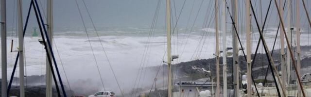 SPASAVAJ SE, KO MOŽE: Pojavili se prvi snimci, građani posle razornog zemljotresa beže od kuća u strahu od cunamija (VIDEO)