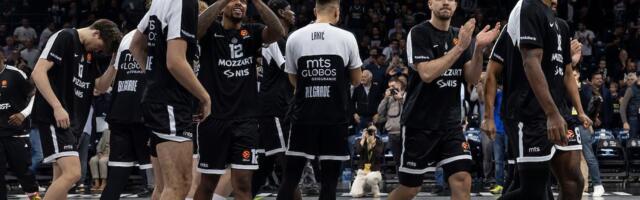 „Grobari“ žestokim zvižducima dočekali košarkaše Partizana, predmeti lete na teren (VIDEO)