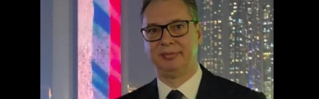 Вијори се српска тробојка у Емиратима: Вучић честитао Српску Нову годину