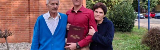 Od učenika malene seoske škole do najboljeg studenta u Čačku: Pešačio kilometrima, sada je ponos svih