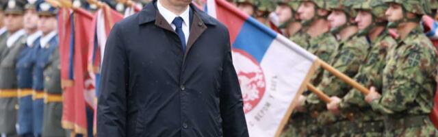 DA NIKOME NE PADNE NA PAMET DA SMO LAKA META! Vučić uputio upozorenje svima koji bi da udare na Srbiju i naruše njen mir i stabilnost! (FOTO)