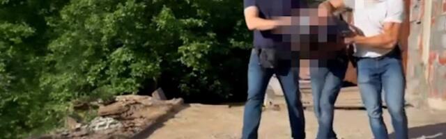 Ovo je snimak hapšenja pedofila: Pali u akciji "Armagedon" - Policija ih zatekla u gaćama! (VIDEO/FOTO)