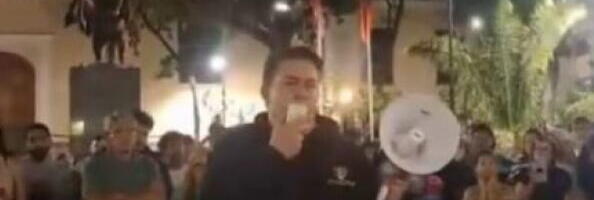 GRADONAČELNIK IZLETEO NA ULICU SA MEGAFONOM: Ljudi u Venecueli su očajni posle zemljotresa, građani i policajci uklanjali ruševine golim rukama! (VIDEO)
