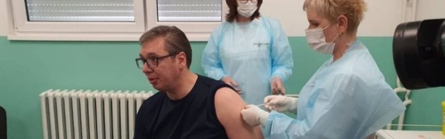 VUČIĆ SE REVAKCINISAO! Predsednik Srbije PRIMIO DRUGU DOZU KINESKE VAKCINE: Nije ništa bolelo! Foto/Video