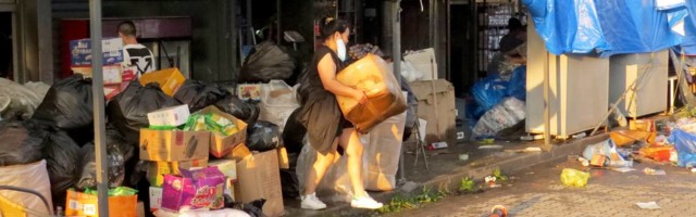 Neverovatne slike iz zapaljenog kineskog tržnog centra - izmučeni vatrogasci po ulici, očajni Kinezi pokušavaju da spasu robu