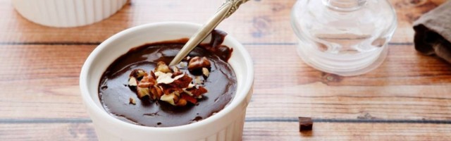 Kako od "običnog" nastaje vrhunski slatkiš - recept za pečeni puding sa čokoladom i lešnicima