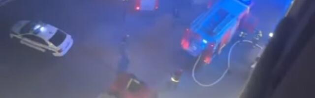Zapalili se rafovi: 21 vatrogasac u Knez Mihailovoj (VIDEO)