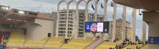 SPREMA SE SPEKTAKL Ovako izgleda stadion “Luj II” sat vremena pred početak duela! Tu su i “delije”… (FOTO/VIDEO)