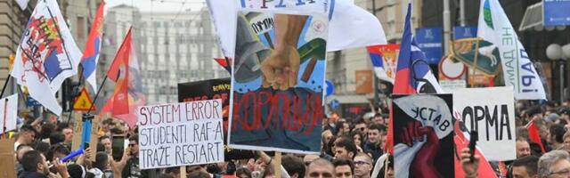 Rojters: Demonstranti preplavili Beograd, jedan od najvećih antivladinih skupova