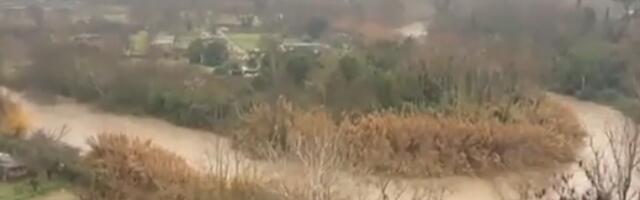 Невреме у Италији: Река Аниене се излила у Риму, због снега блокаде на ауто-путу А1